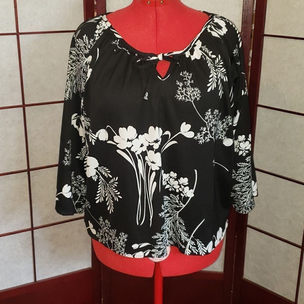 Montgomery Ward Black/White Floral Blouse